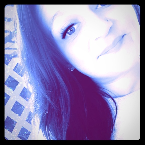 Meet your Posher, Jessica - Picture 1 of 5